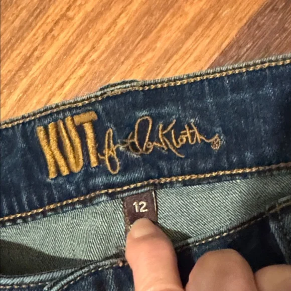 Kut firm the Kloth Nikki mid rise ankle flare jean with raw edge - Picture 7 of 11